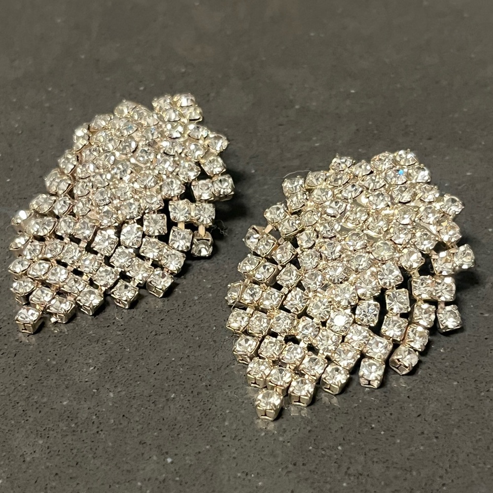 Gorgeous rhinestone earrings for that special event!